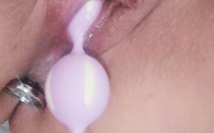 Curvy Pleasure: Love balls pressed out