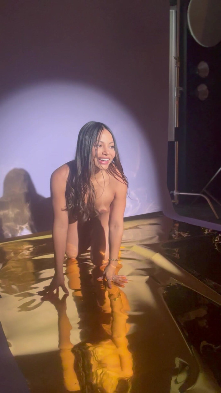 BrandySalazar: La modella dà al fotografo una bella scopata duro scuotendo...