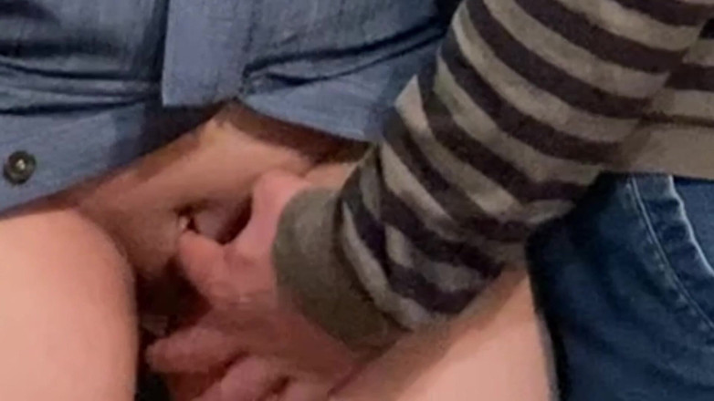 PriyaNaavya: Hobby sporco! Il vecchio si sditalina la figa perfetta in...