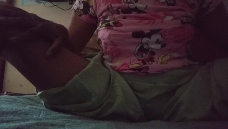 Miya White: India Anne Musterbation en la noche en su cama amor...