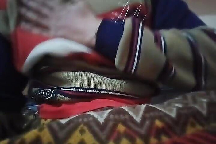 Gangbang straight: Молоду Сару з великими цицьками жорстко відтрахали на ліжку в спальні