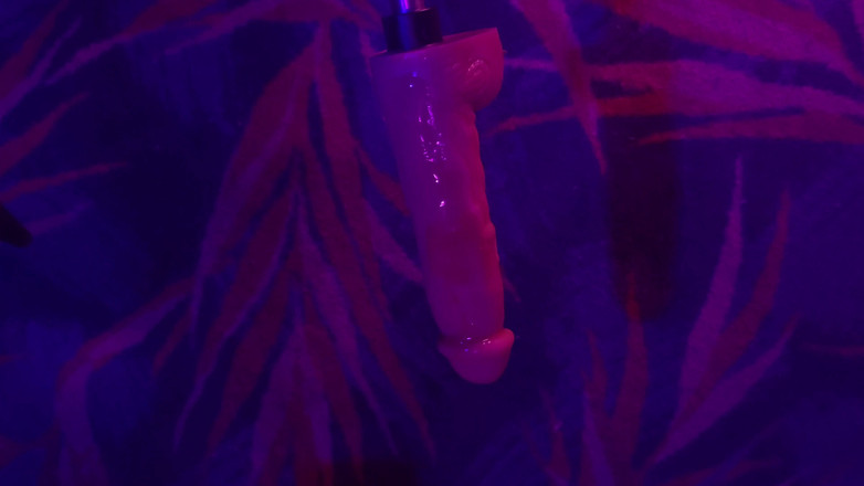 Crystal Phoenix: Saya suka bermain dengan dildo saya