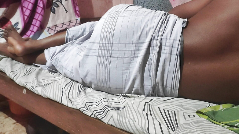 Realmallucouplevlog: 泰米尔女大学生在旅馆里享受