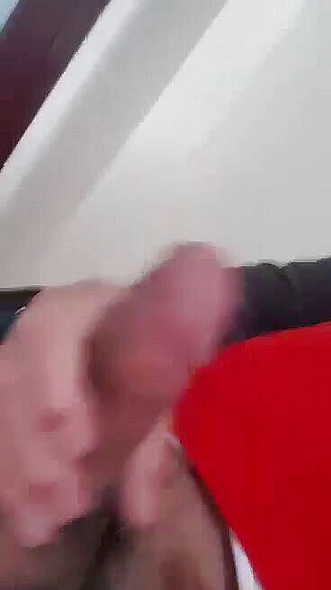 Horny Inn: Turecký táta masturbuje