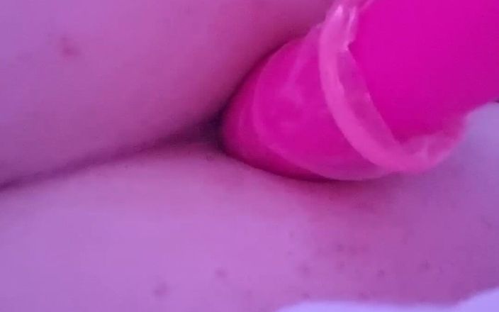 Number F 19: Distracție de noapte cu vibratorul