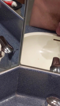 Hotel Bathroom Wanking and Cumming in Front of the Mirrors - Rockardglans