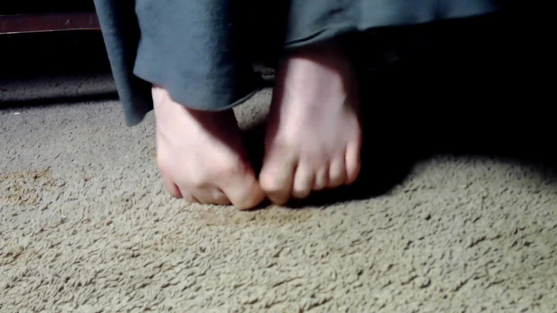 Au79: 我的脚和一些丰满的裤子