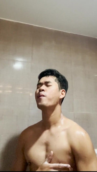 รอนช่วยตัวเองในห้องน้ำ
