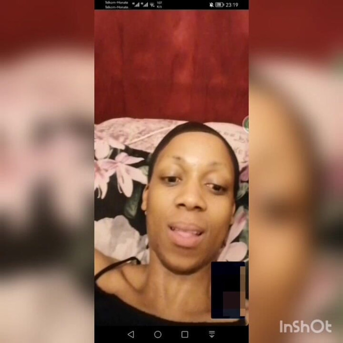 DIAMOND BLACK: Aku lagi asik fingering memek sempitku