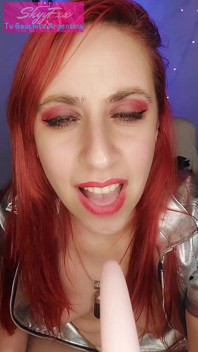 Saya membawa satu rumah yang memalukan untuk menghisap batangnya di hadapan suami cuckold saya!