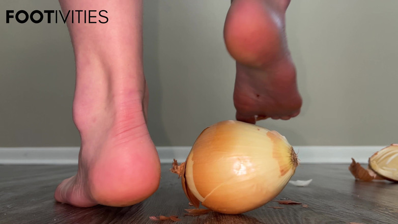 footivities: 脚压碎洋葱 4K 脚 视频 第一人称视角