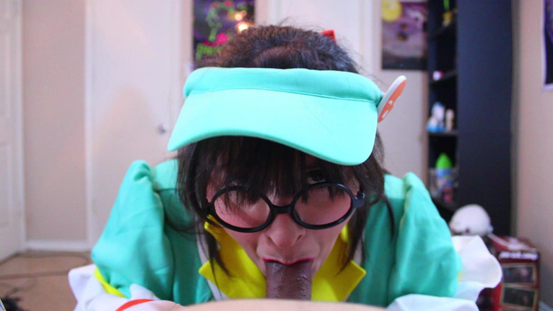 VickyVixen: Honeydew Mei Serves a Customer