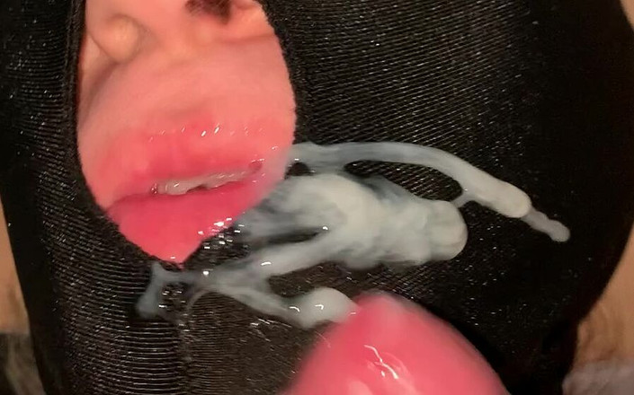 Angel Sky69: Erkek arkadaşının yarağını sikiyor ve yüzüne iyi bir boşalma alıyor