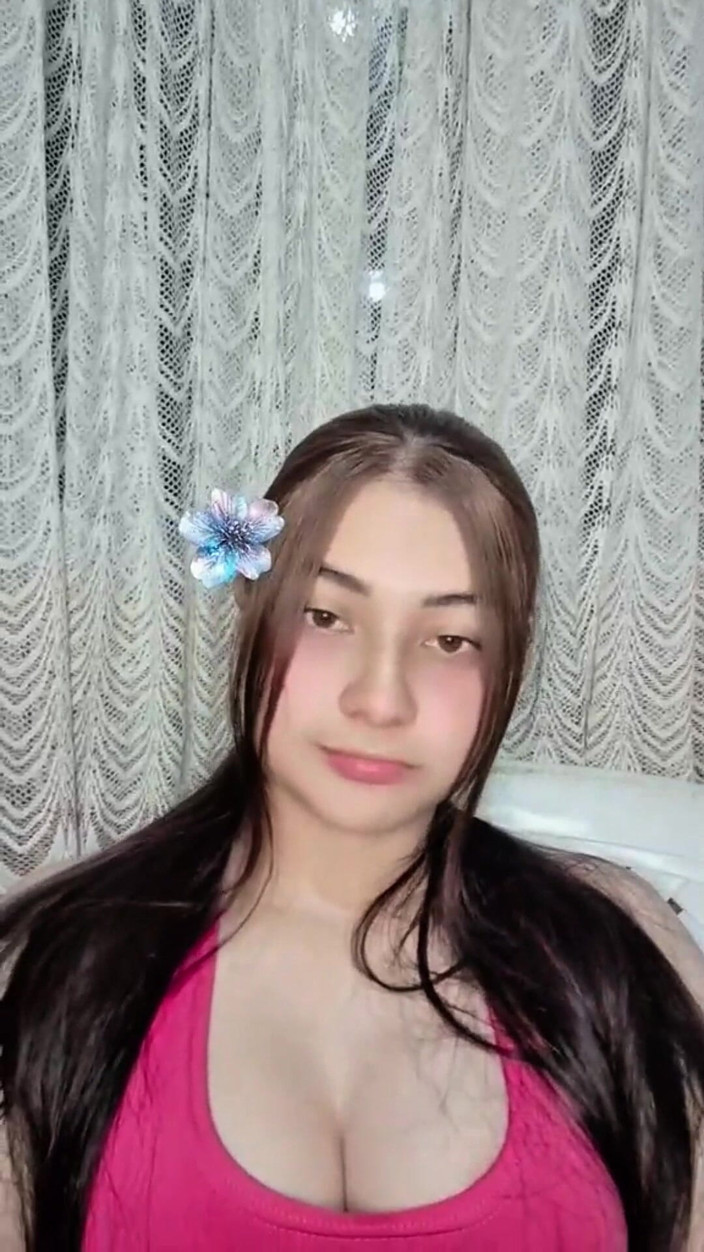 Yuli and tony: College Girl Masturbates with a Fan