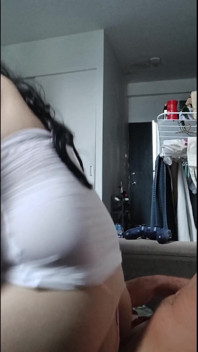 Sissy transvestã¤ntin neckt, bevor sie es tief und hart nimmt