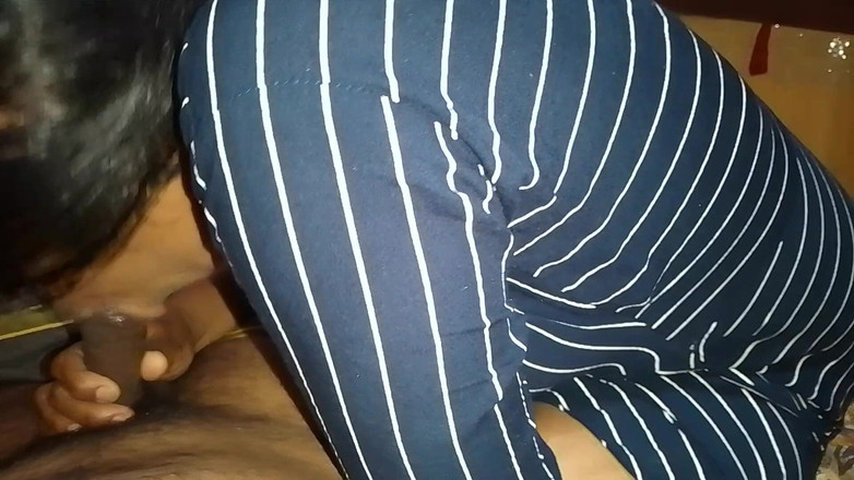 Skydreem1104: 印度农村女孩把它放在她丈夫的嘴里并取悦他