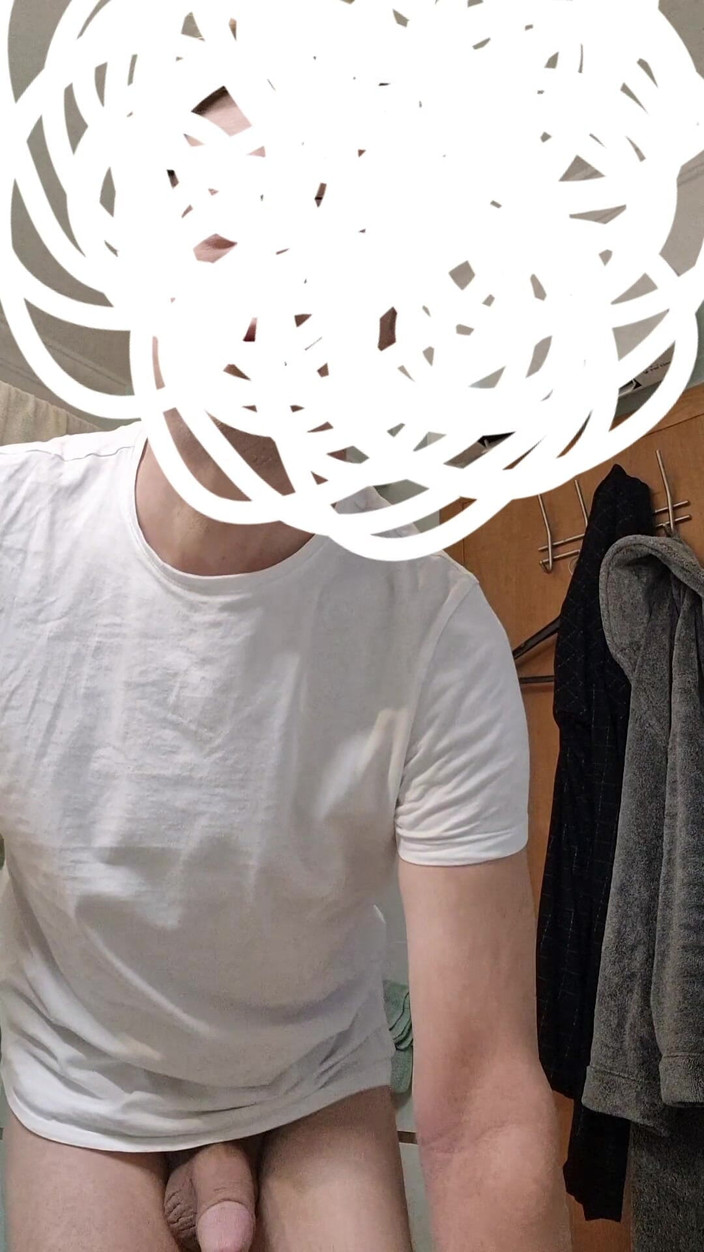 Rafael Torreano: Aku lagi asik ngocok kontolku sambil ngocok kontolku