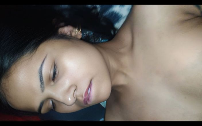 Hot Sis: Latika sexy piernas y pie toman polla