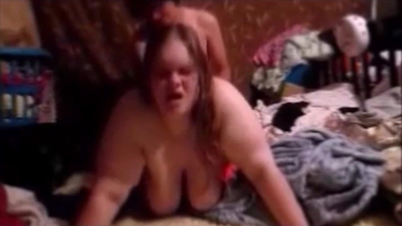 Fat House Wife: Soția însărcinată o ia crudă de la spate