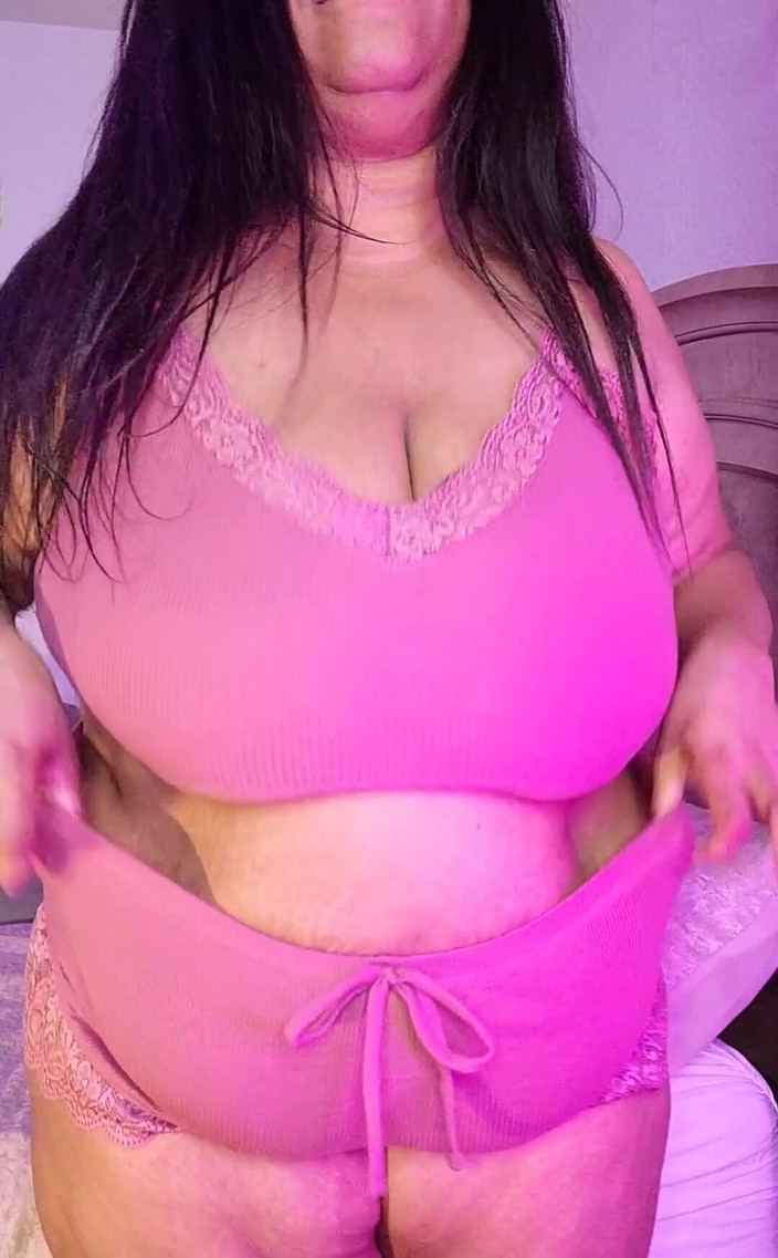 Josie4yourpleasure: 穿着我的新睡衣的深夜肚子和身体摇晃 #belly