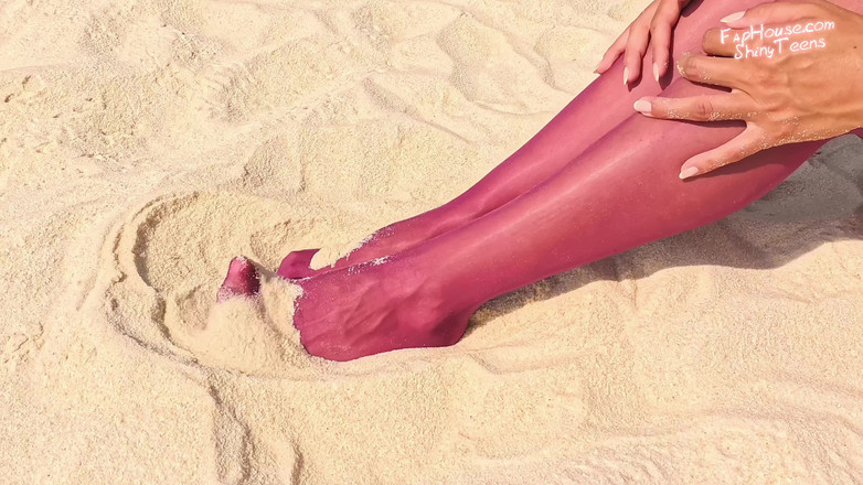 Shiny teens: 922 Lesklé Fialové Cdr Punčocháče na pláži