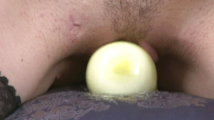 Toy Sluts: Si jalang blonde suka menggetarkan pepeknya