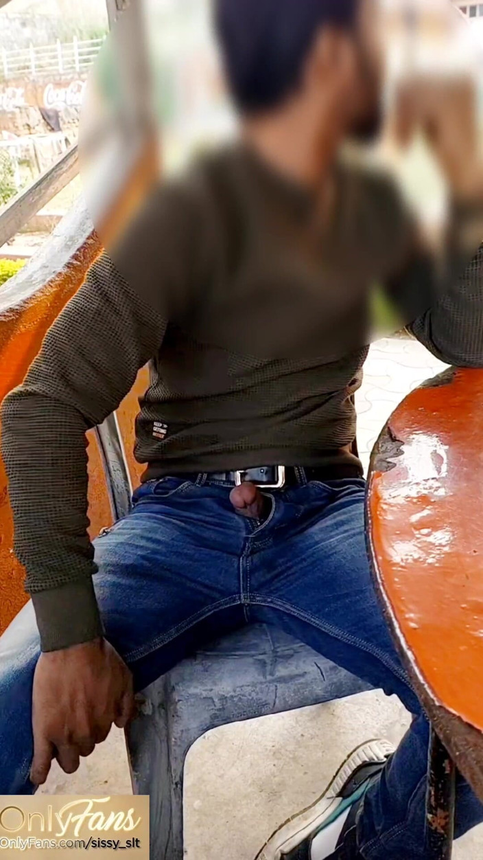 Submissive couple: Hijabi Girl Outdoor Risky Oral Sex with Small Cock