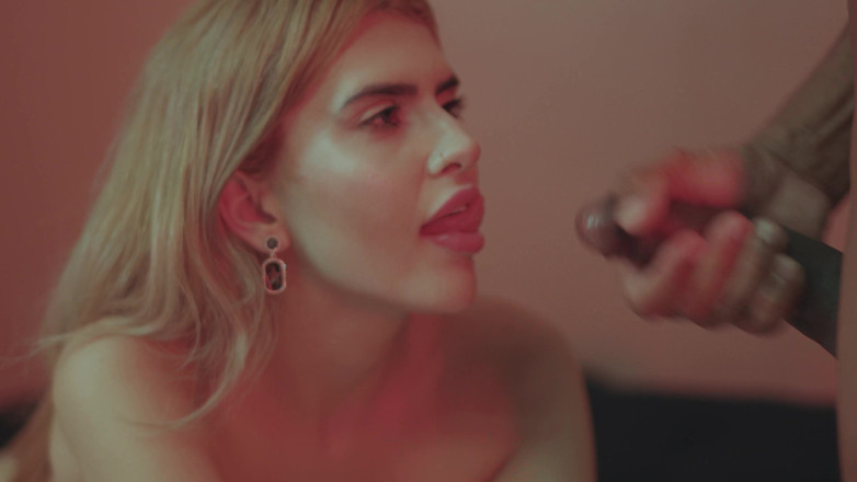 Docedeleite: Dövmeli kızıl saçlı birinin pornosunun arkasında çok sevişiyor