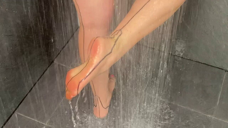 Mr MF: I piedi della signora matura e le calze di nylon...