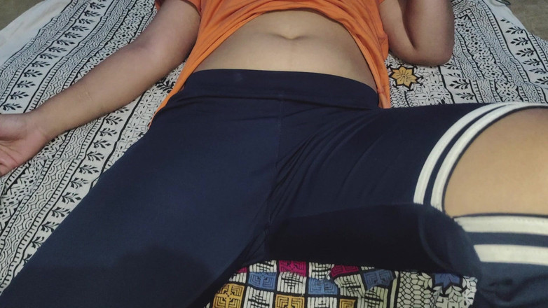 Desigirl37: Mahasiswi india ini suka banget memek besrnya yang lagi sange...