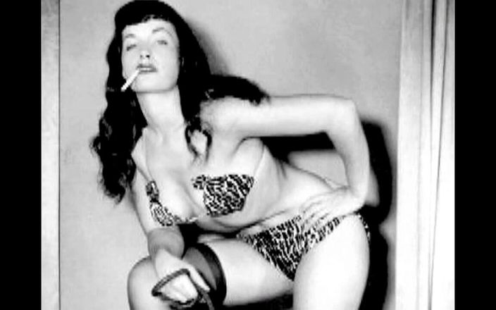 Vintage Usa: Une brune vintage incroyablement sexy en chaleur