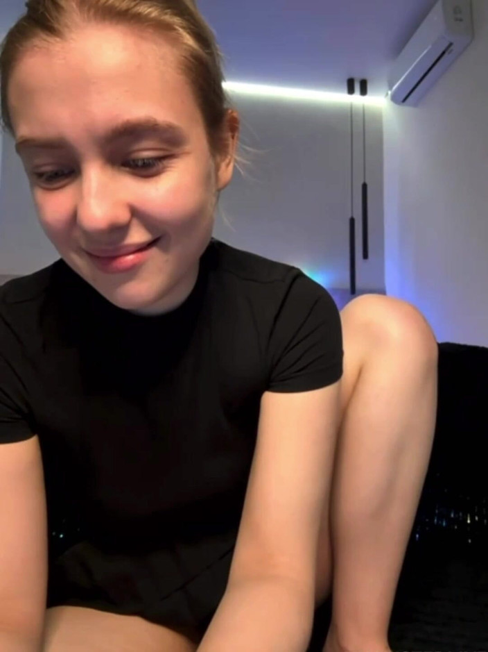 JuiceLussie: Cumming While Fucking Tinny Pussy