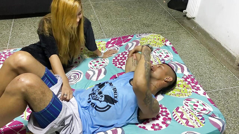 brenda paola rojas villasmil: 私の義理の兄弟は、私が運動するときに彼を探すときに私の猫をファックします