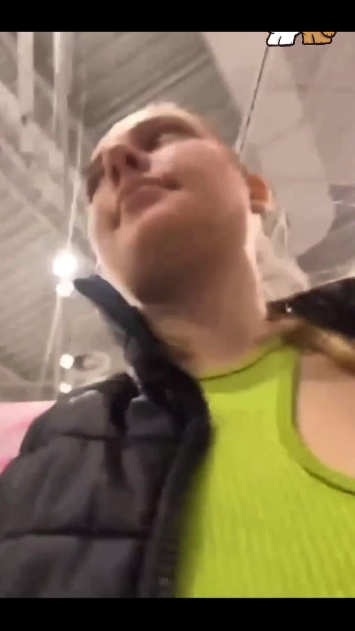 JuiceLussie: Procházka s vibrátorem v kundičce na veřejnosti