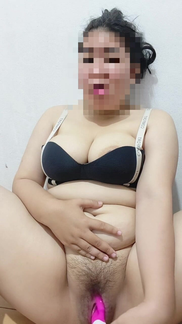 Vaginabig88: Jane este o gagică singuratică
