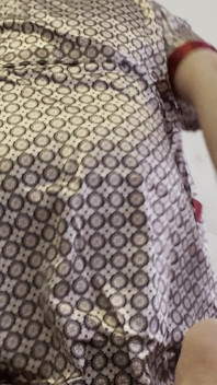 หนุ่มน้อยแ-tease คุณในเสื้อคลุมอาบน้ำ