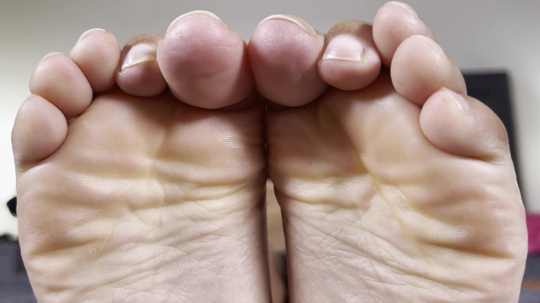 Pink Foxx: Zadek na nose, Chodidla ve vaší mysli