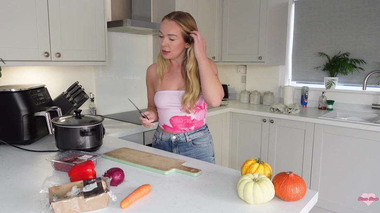 Brea Rose: Готовка с мачехой, бесплатное видео