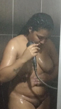 Talking to My GF While She Is Bathing