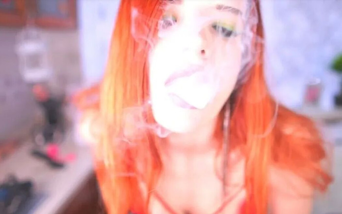 MargoAlisa: Alice Smoke yakın çekim