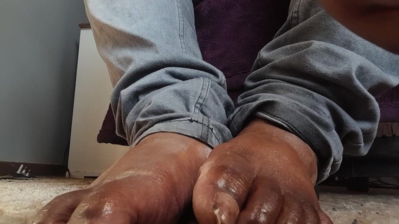 Eleasihle Esma: Masaje de pies suave y sensual: fetiche de pies