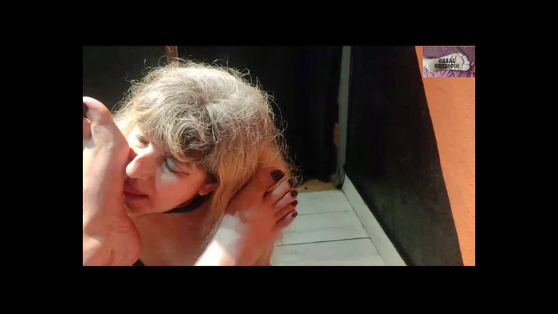 Casal Gresopio BDSM: Mel ama los pies de su dueño 1