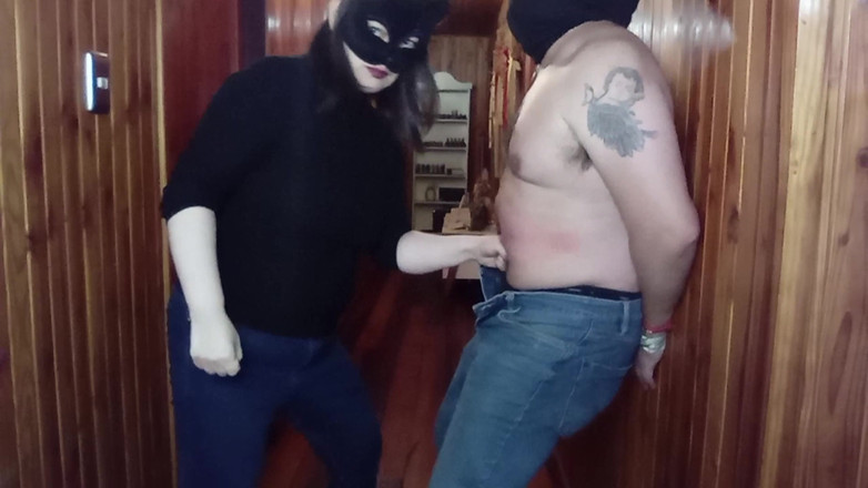 Mois Fantasys: パンチ・イン・ザ・ウォール