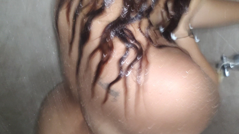 PABLO N3GROBAR: Goon Out Shower Show