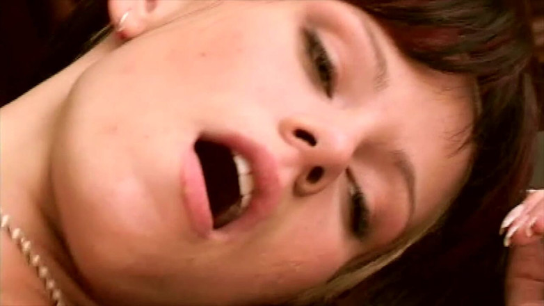 Inhonorof porn: Sexy krásná dívka kouří a bere tvrdého ptáka