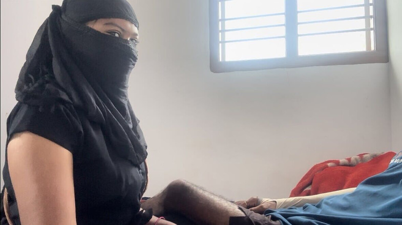 Mary V: Tamil muçulmana menina fodeu seu cliente e boquete