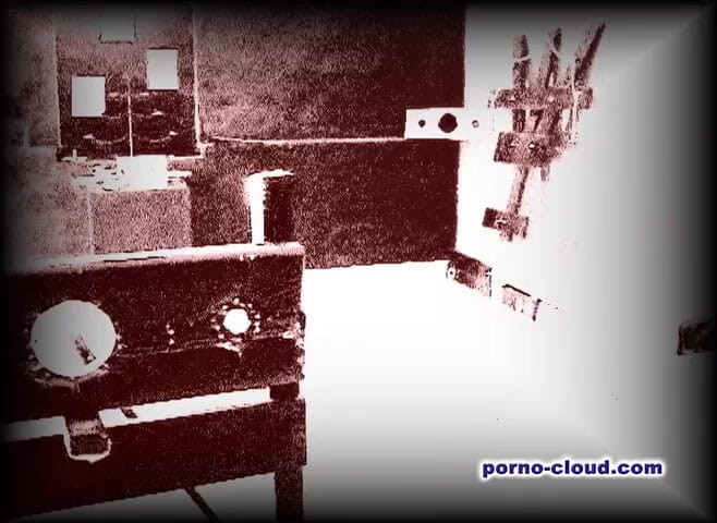 Porno Cloud: Bondage with a piercing MILF