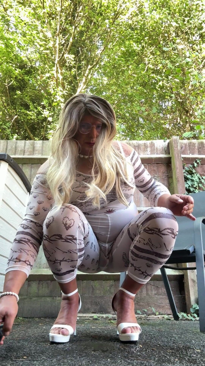 Kellycd2022: Sexy Crossdresser Kellycd2022 in Sexy White Jumpsuit and Heels