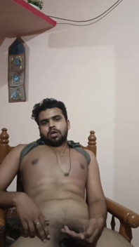 Zoufale sleduji šukací video 2-nadržených chlapců tvrdě šukají