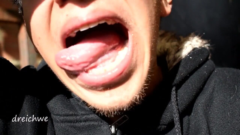 Dreichwe: Tongue game